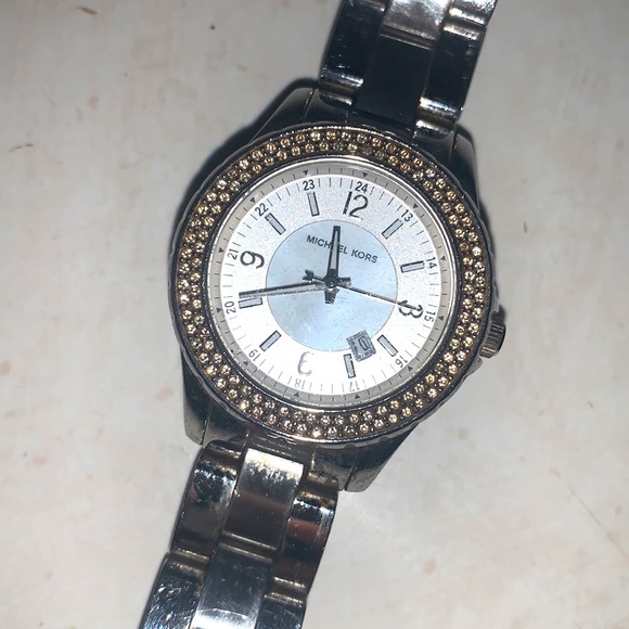 SILVER MICHEAL KORS WATCH - Picture 2 of 3